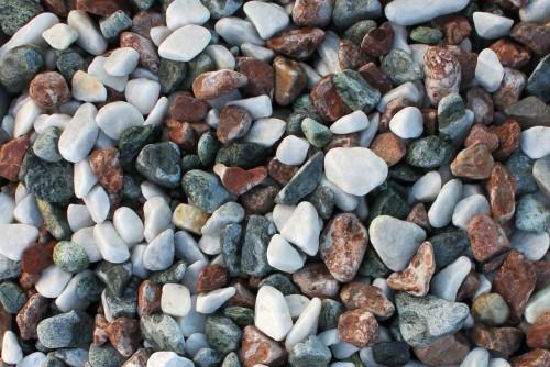 Щебень галтованый микс (белый-зеленый-розовый) фр.20-40 мм.